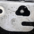Петля крышки багажника правая Audi A4 B5 (1994-2001) 8D5827302C