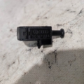 вимикач контролю положення ручного гальма Audi A4 B6 1H0947561A
