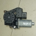 мотор склопідйомника дверей задніх правих Audi A6 C5 (1997-2004) 0130821785