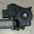 мотор склопідйомника дверей задніх правих Audi A6 C5 (1997-2004) 0130821785