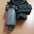 Мотор склопідйомника передній лівий Audi A6 C5 (1997-2004) 0130821775