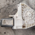 Двигун склопідіймача двері передньої, правої Audi A6 C6 (2004-2011) 4F0959802D