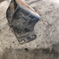Кронштейн опори двигуна правий Hyundai Terracan HP (2001-2007) 0K88R39020A