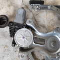 Двигун(моторчик) склопідіймача дверей rrl\frr Toyota Land Cruiser Prado 120 (2002-2009) 8571035180