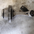 Кріплення двигуна задні leon audi w Volkswagen Golf IV (1997-2006) 1J0199851