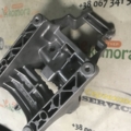 Опорний кронштейн рулевой колонки Volkswagen Golf V (2003-2009) 1T0419250A
