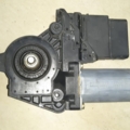 Моторчик стеклоподъемника задний правый Volkswagen Passat B5 (1996-2005) 0130821696