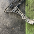 Кронштейн кріплення заднього бампера правий Volkswagen Passat B6 (2005-2010) 3C9807378