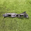 Кронштейн переднього бампера  правий  Volkswagen Passat B6 (2005-2010) 3C0807890A