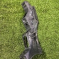Кронштейн переднього бампера  правий  Volkswagen Passat B6 (2005-2010) 3C0807890A
