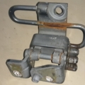 петля двери передняя правая нижняя Volkswagen Touran I (2003-2010) 1K0831412H