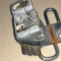 петля двери передняя правая нижняя Volkswagen Touran I (2003-2010) 1K0831412H