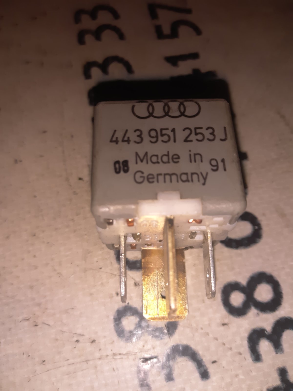 блок управління вентилятором; реле вентилятора Audi 100 C4 1990-1994 443951253J