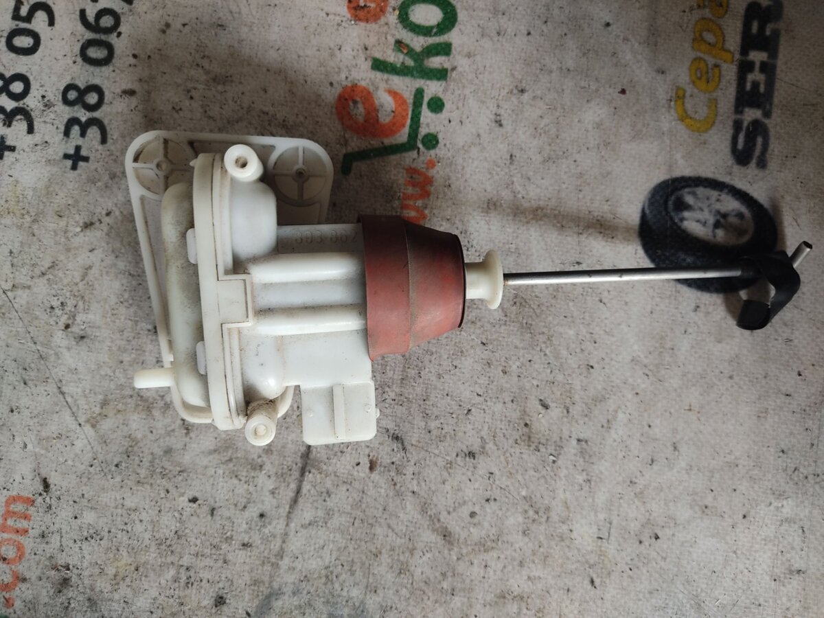 Привод замка вакуумній Audi 80 B4 1991-1994 893862153