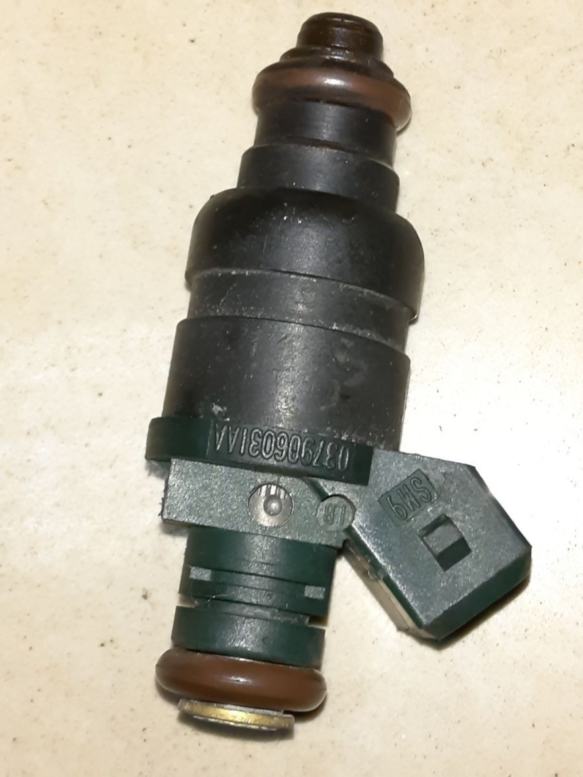 Форсунка вприскування палива Audi A3 8L (1996-2003) 037906031AA