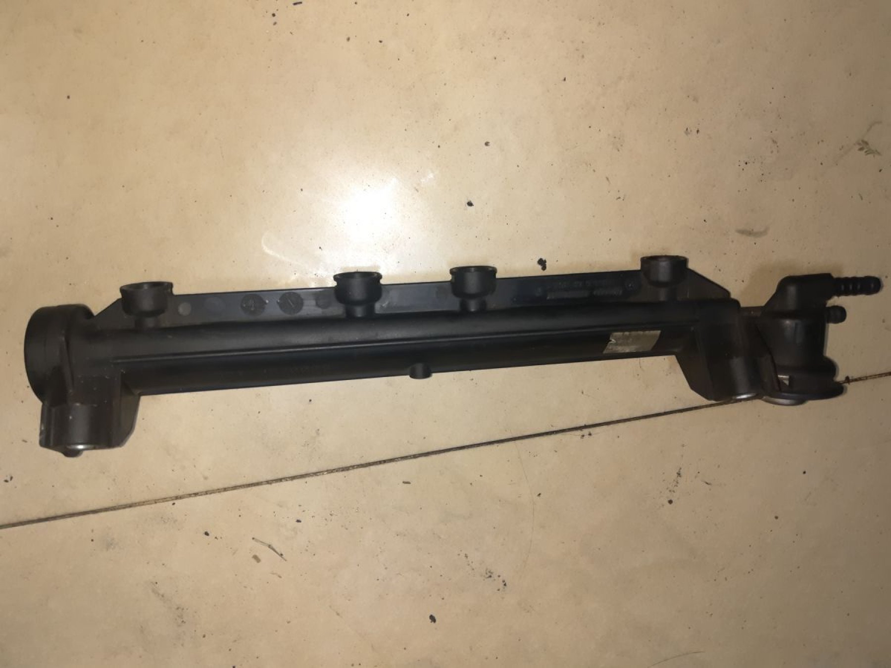 паливна рампа; рампа форсунок системи упорскування палива; розподільник палива Audi A3 8L (1996-2003) 06A133317A