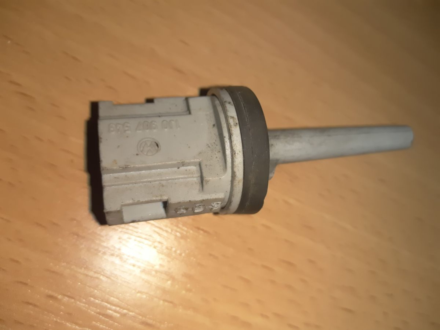 вимикач системи охолодження; датчик включення вентилятора; датчик радіатора; датчик температури охолоджуючої рідини автоматичної системи управління двигуном; датчик температури охолоджуючої рідини, включення вентилятора радіатора; датчик температури радіа