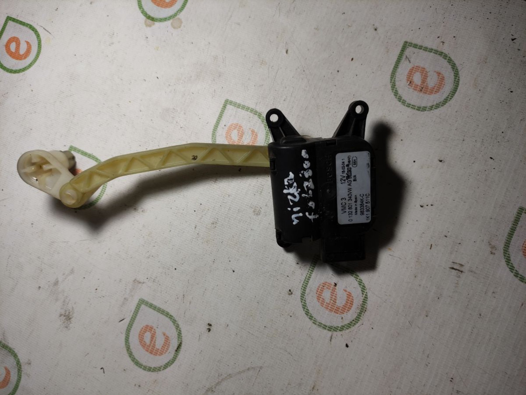 мотор заслінки печі; привід системи автоматичного управління обігрівачем; двигун заслінки печі Audi A3 8P (2003-2012) 1K1907511C