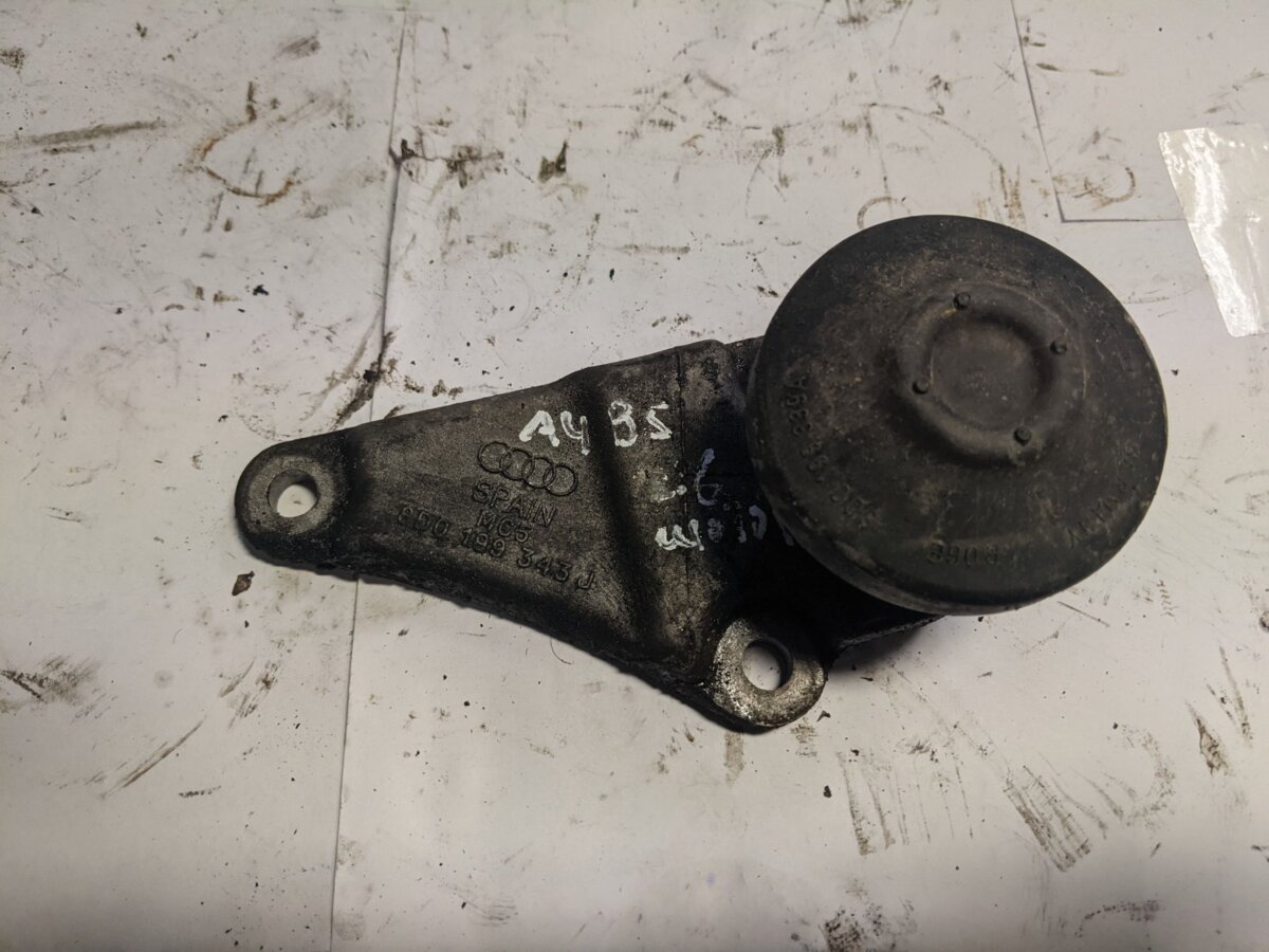 Кронштейн двигуна передній 2.5 tdi Audi A4 B5 (1994-2001) 8D0199343J