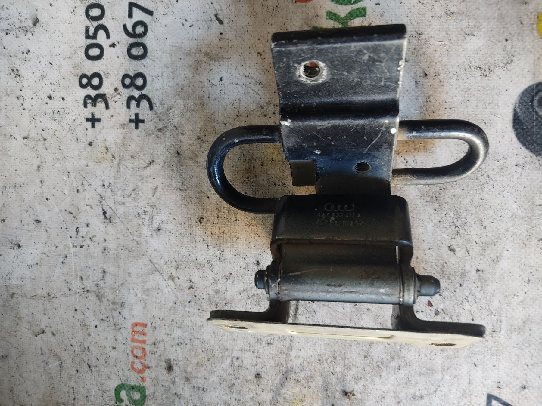 Петля двері задньої правої нижня Audi A4 B5 (1994-2001) 4A0833412A