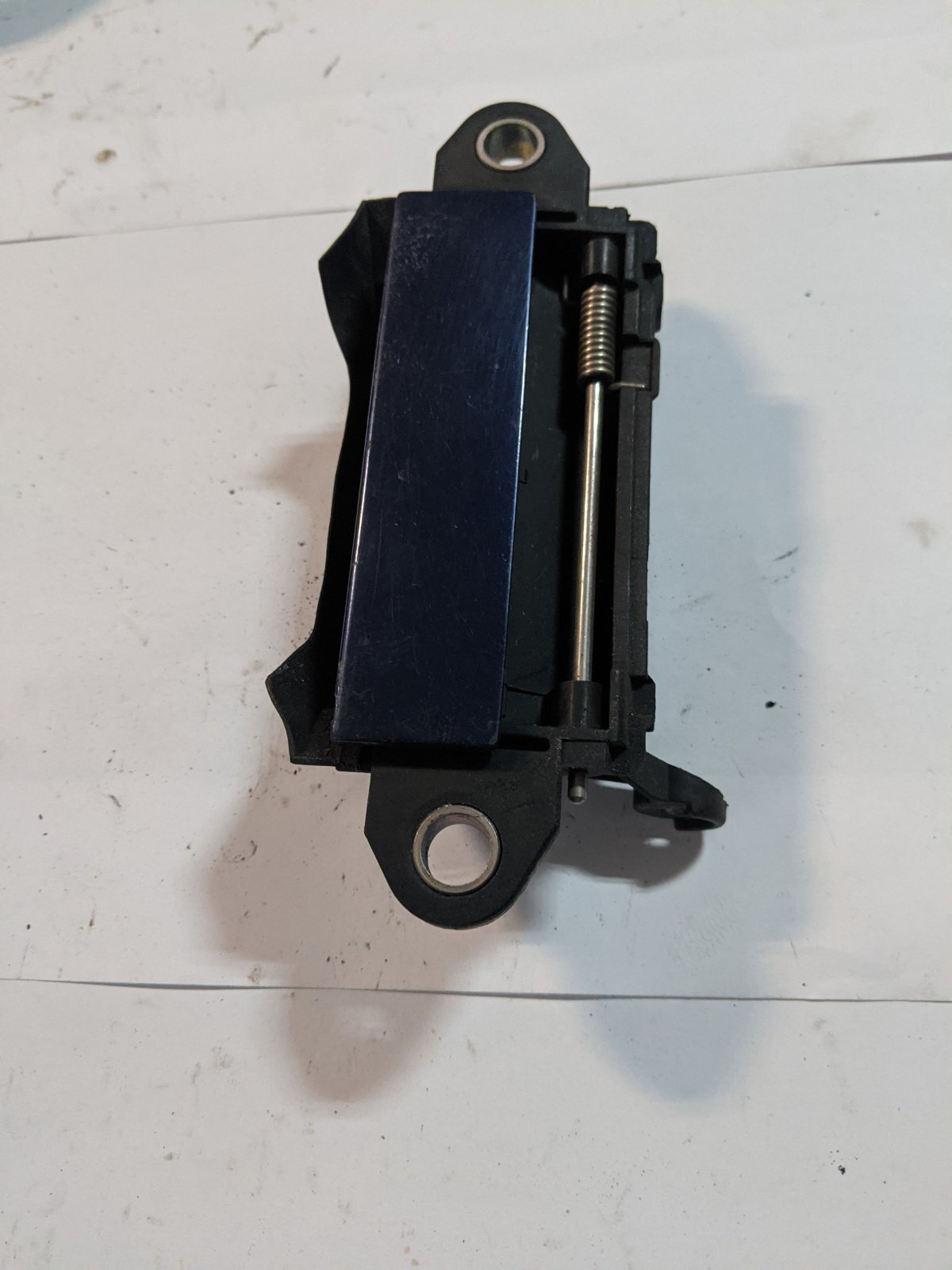 Ручка задніх дверей зовнішня, ліва; Audi A4 B5 (1994-2001) 4A0839205F