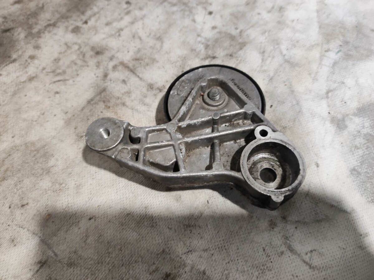 натяжна планка поліклинового ременя; натягувач приводного ременя Audi A4 B6 (2000-2006) 059145283A