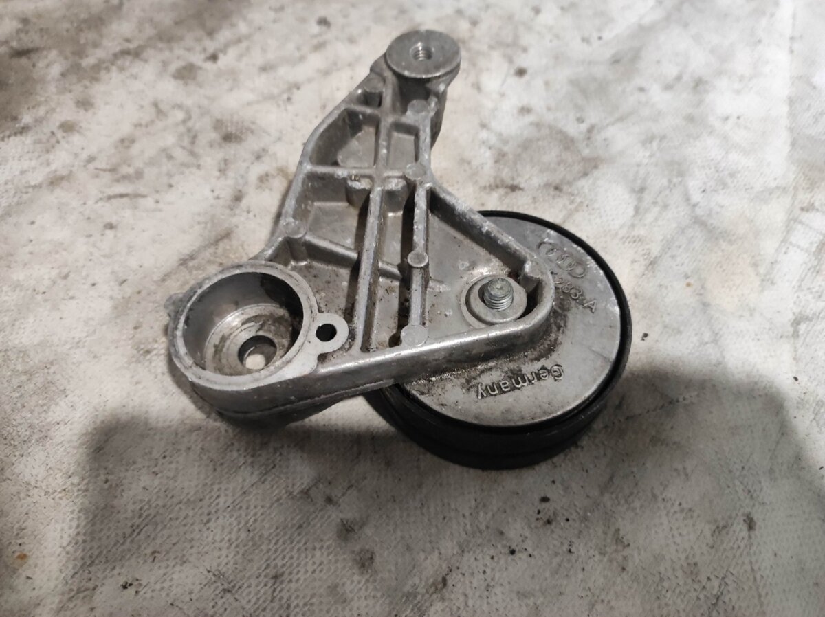 натяжна планка поліклинового ременя; натягувач приводного ременя Audi A4 B6 (2000-2006) 059145283A