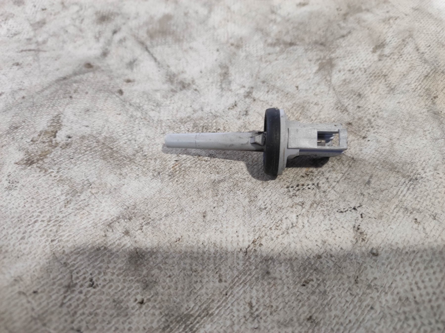 вимикач системи охолодження; датчик включення вентилятора; датчик радіатора; датчик температури охолоджуючої рідини автоматичної системи управління двигуном; датчик температури охолоджуючої рідини, включення вентилятора радіатора; датчик температури радіа