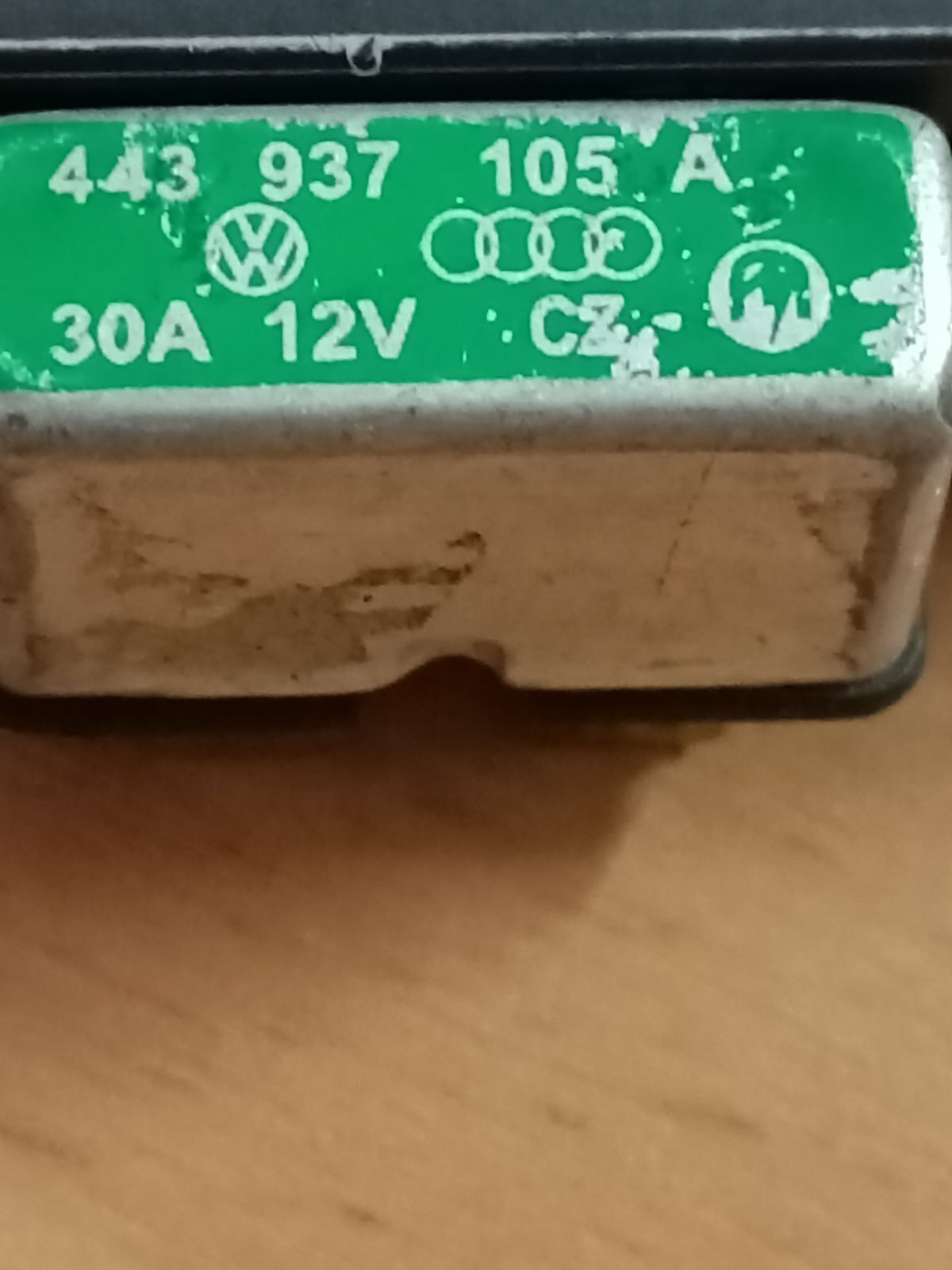 запобіжники (електричних ланцюгів; Запобіжник) Audi A4 B6 (2000-2006) 443937105A