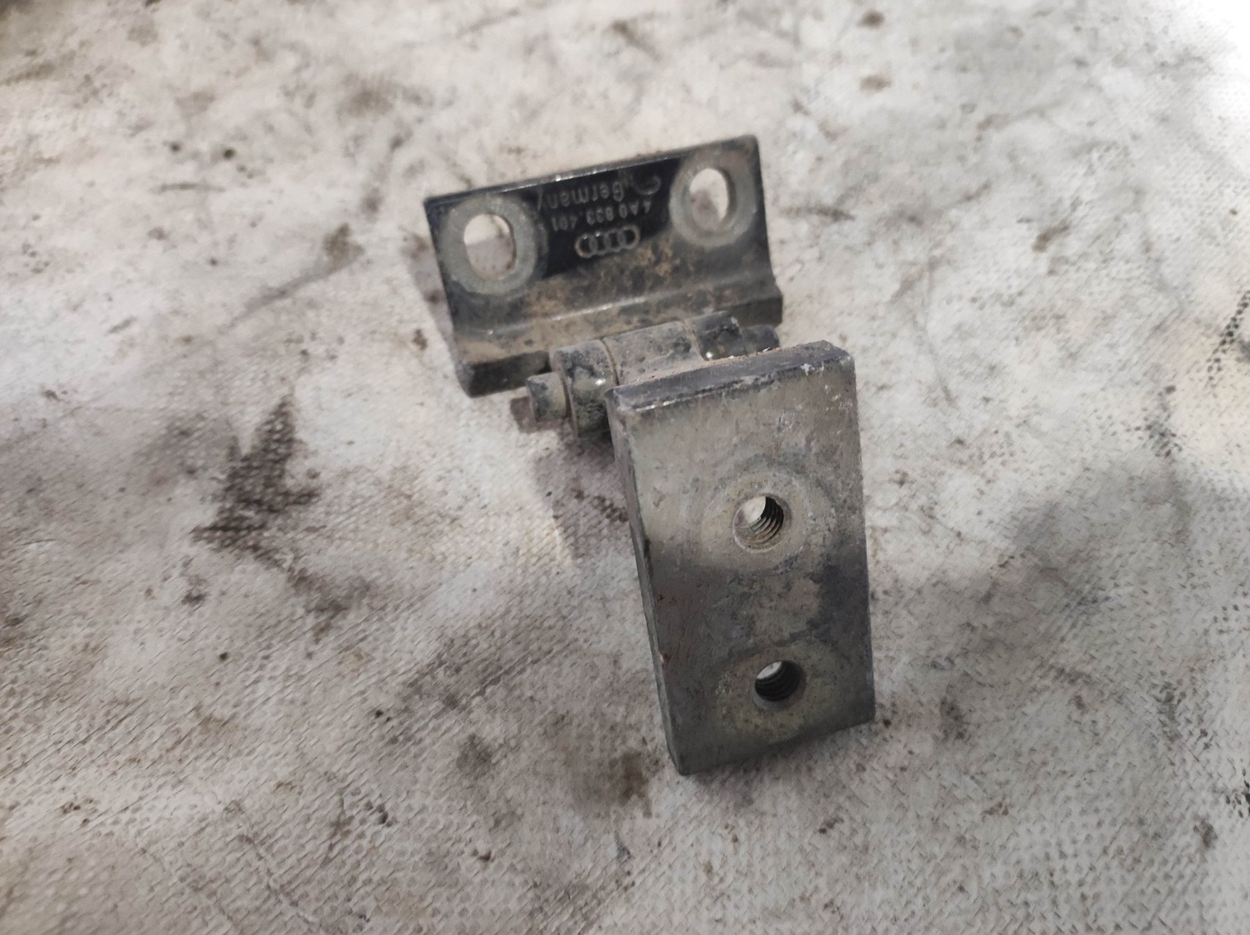 Петля Audi A6 C4 (1994-1997) 4A0833401