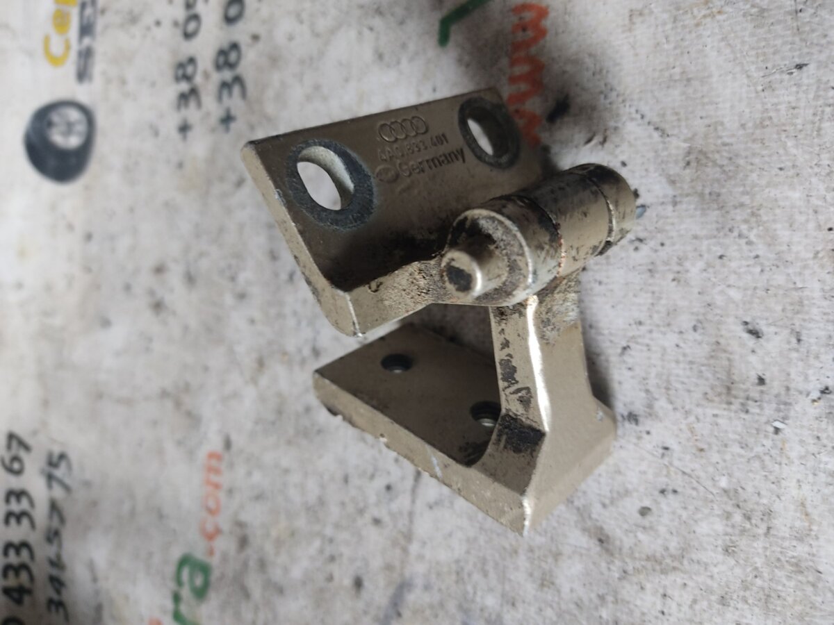 Петля дверей задня верхня Audi A6 C4 (1994-1997) 4A0833401