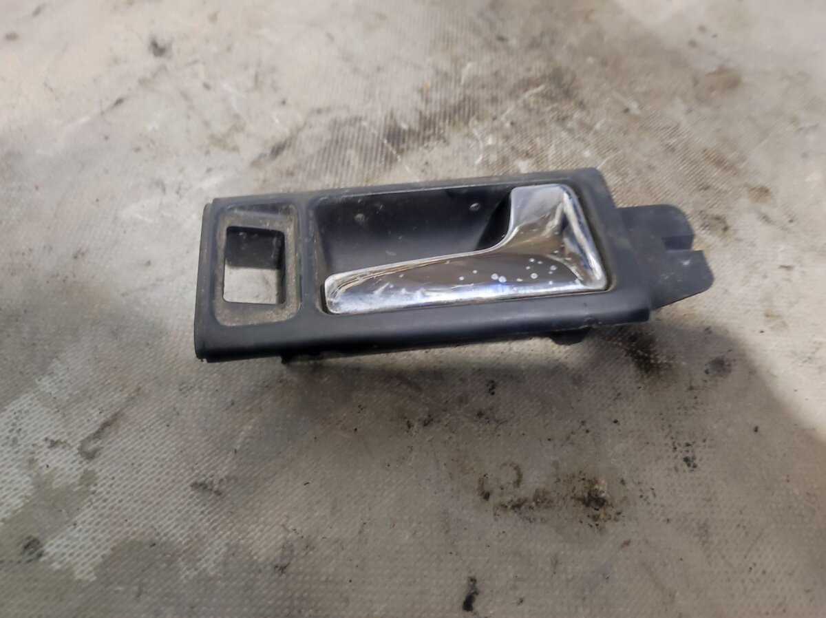 Ручка дверей внутрішня передня права Audi A6 C4 (1994-1997) 4A0837020