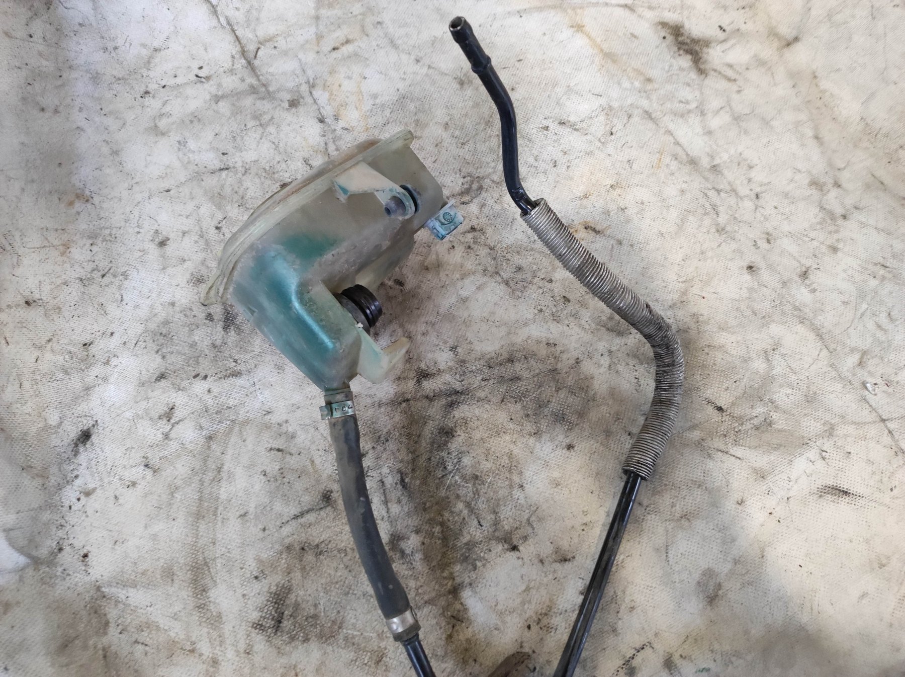 бачок гальмівної рідини; бачок ггц; бачок головного гальмівного циліндру (гальмівної рідини) Audi A6 C5 (1997-2004) 4B0611301E