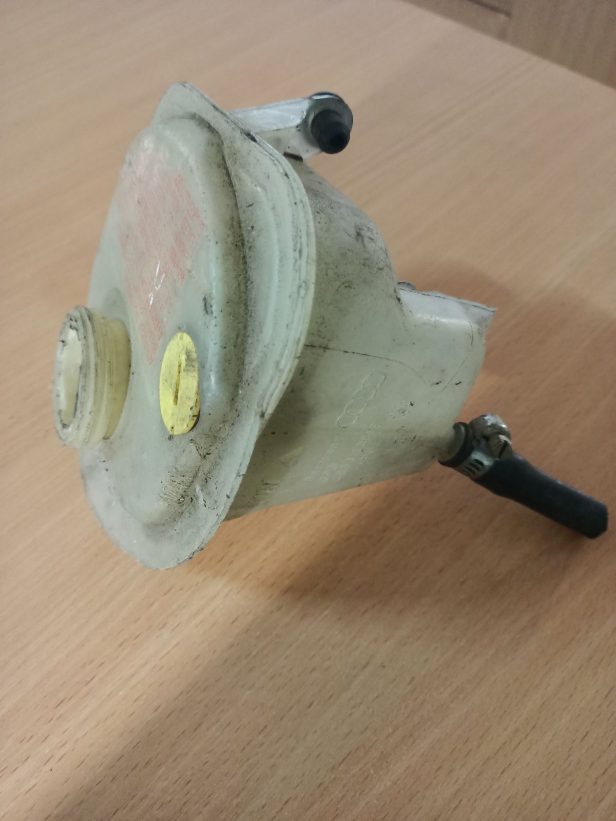 бачок гальмівної рідини; бачок ггц; бачок головного гальмівного циліндру (гальмівної рідини) Audi A6 C5 (1997-2004) 4B0611301E