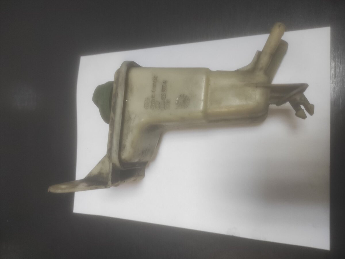 Бачок гідропідсилювача керма Audi A6 C5 (1997-2004) 8D0422373C