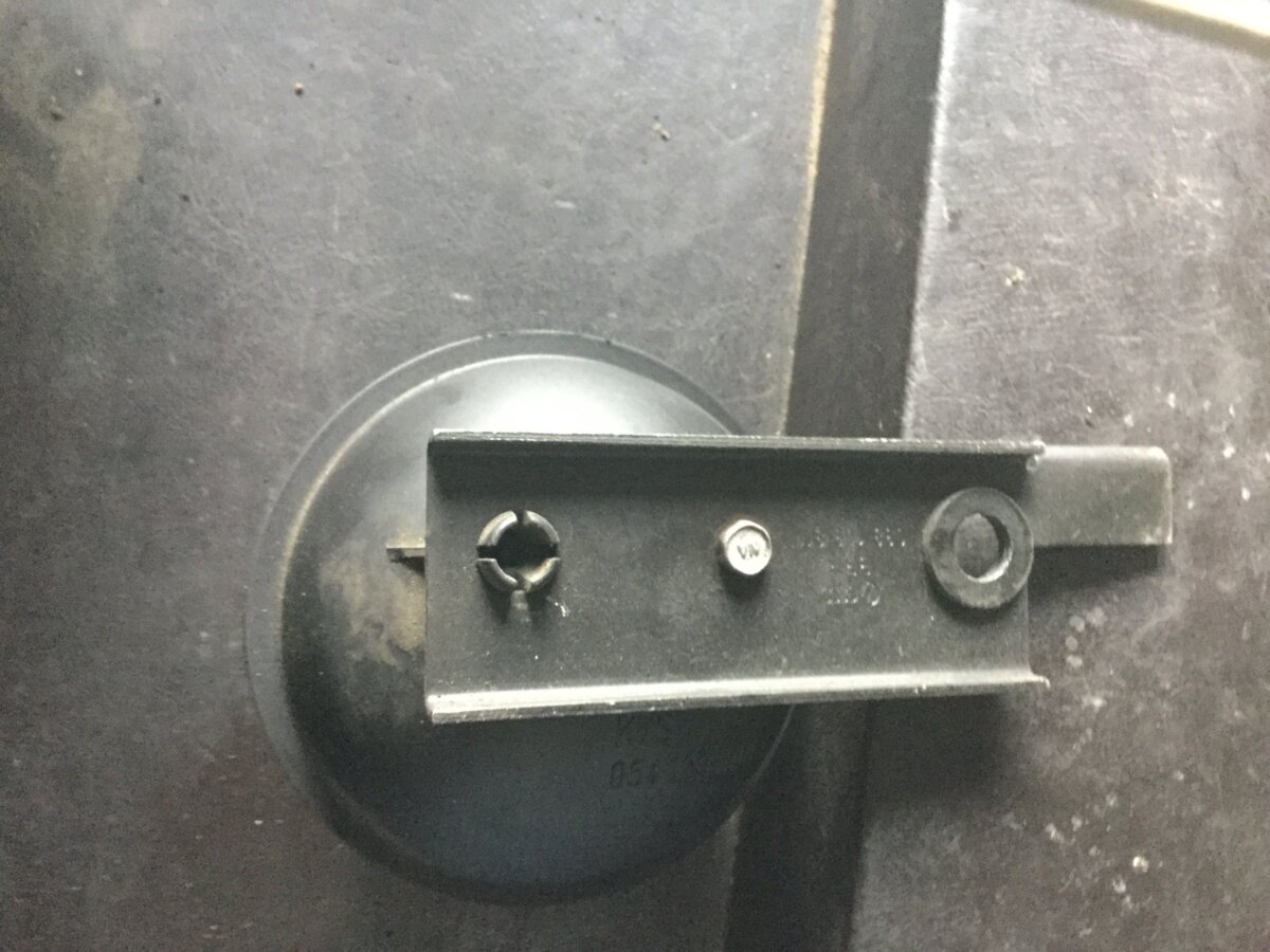 Бачок вакуумной системы двигателя Audi A6 C5 (1997-2004) 054129808