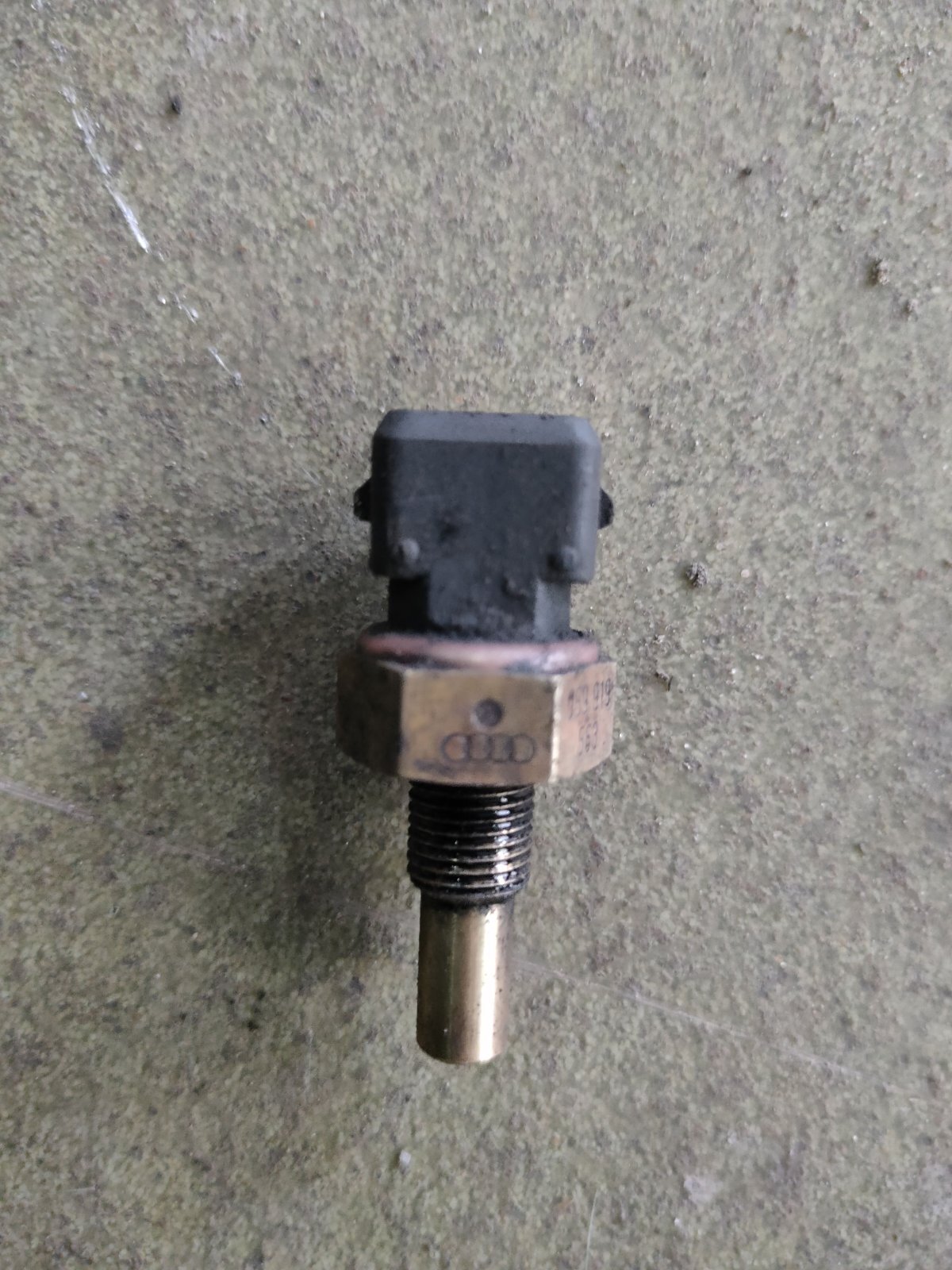 Датчик температури масла двигуна Audi A6 C5 (1997-2004) 059919563