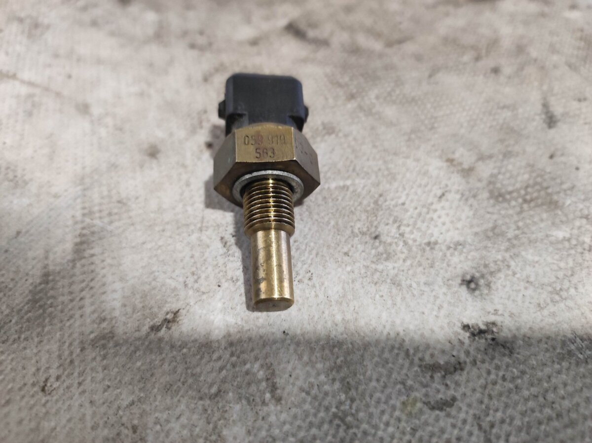 Датчик температури масла двигуна Audi A6 C5 (1997-2004) 059919563