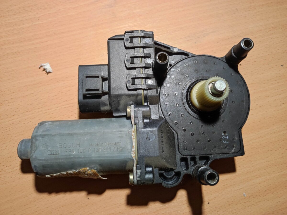 Електродвигун, склопідйомник Audi A6 C5 (1997-2004) 130821785