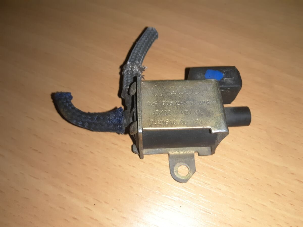 клапан перемикання регулятора заслонок впускного колектора Audi A6 C5 (1997-2004) 026906283H