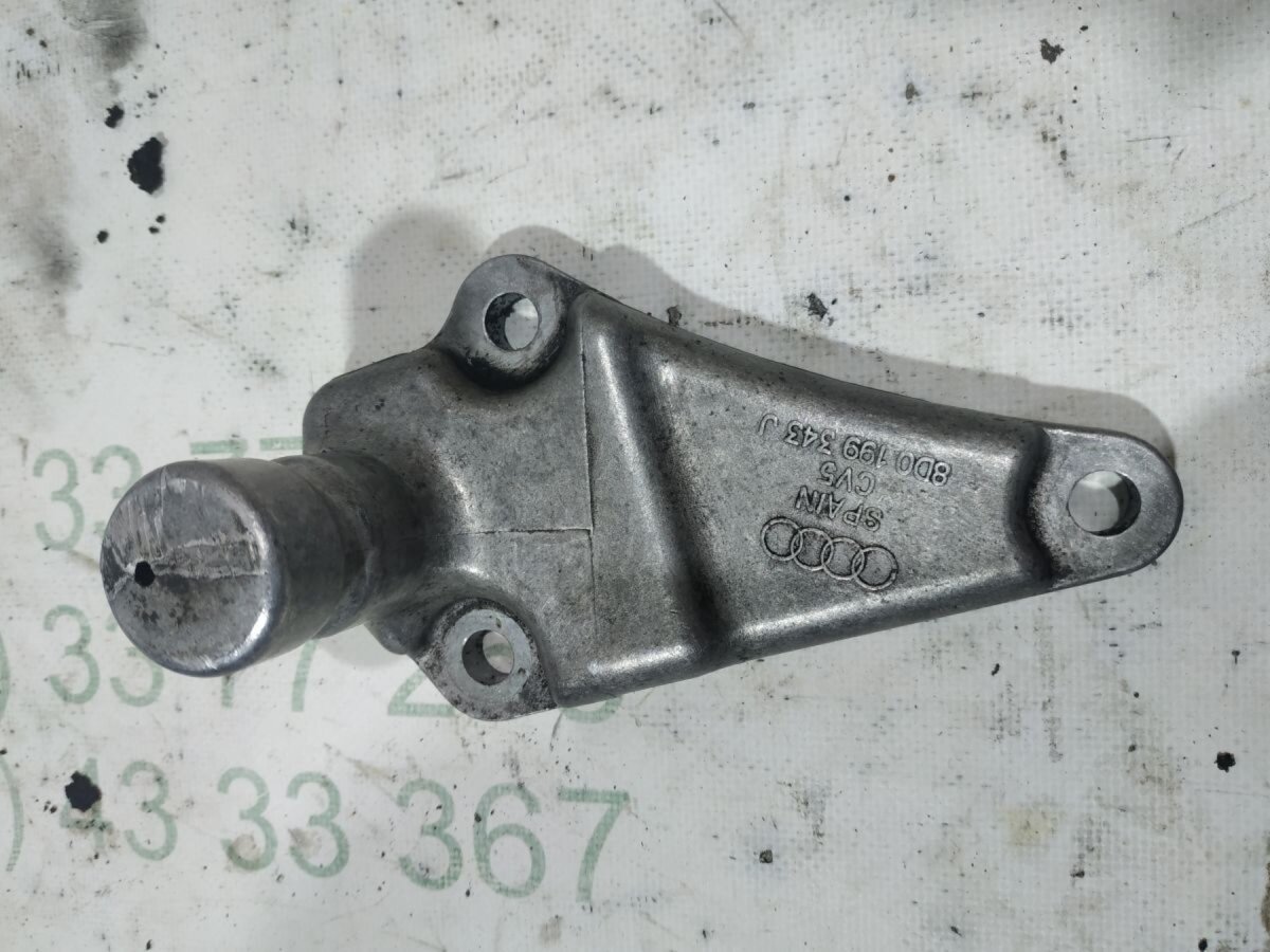 Кронштейн двигуна передній 2.5 tdi Audi A6 C5 (1997-2004) 8D0199343J
