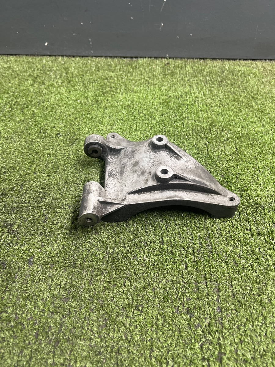 Кронштейн компресора кондиціонера 2.5tdi Audi A6 C5 (1997-2004) 059260885F