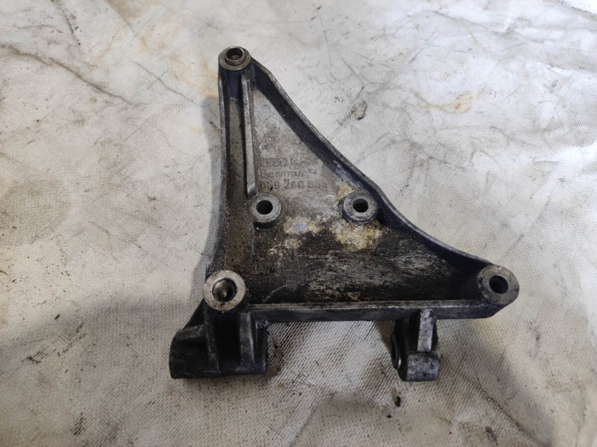 Кронштейн компресора кондиціонера Audi A6 C5 (1997-2004) 059260885F