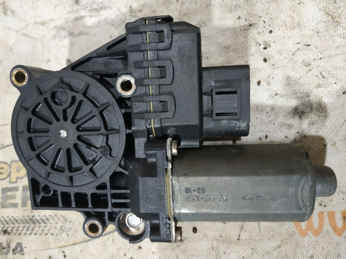 Мотор скло підйомника дверей передніх правих Audi A6 C5 (1997-2004) 4B0959802B