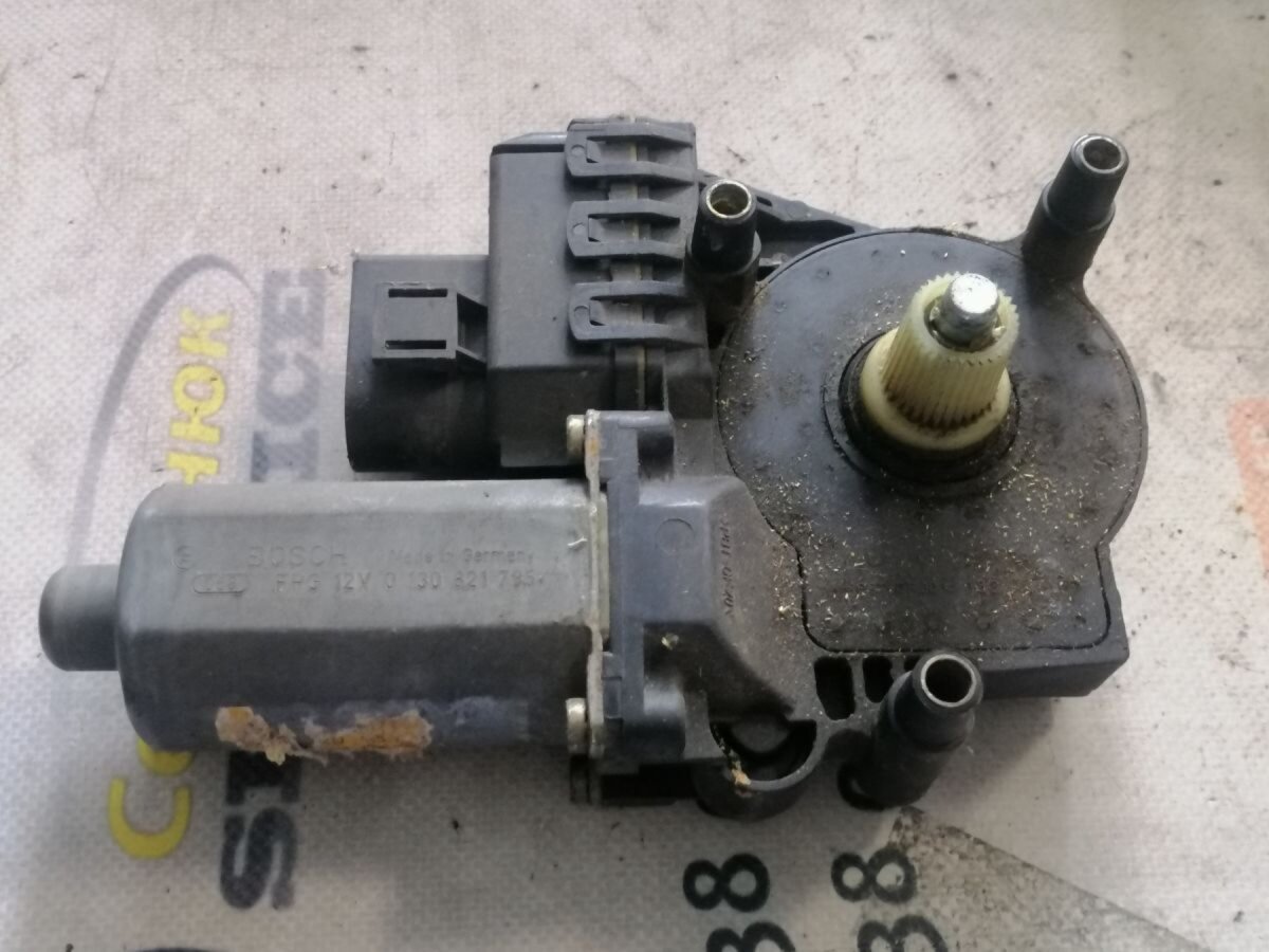 мотор склопідйомника дверей задніх, правих Audi A6 C5 (1997-2004) 0130821785
