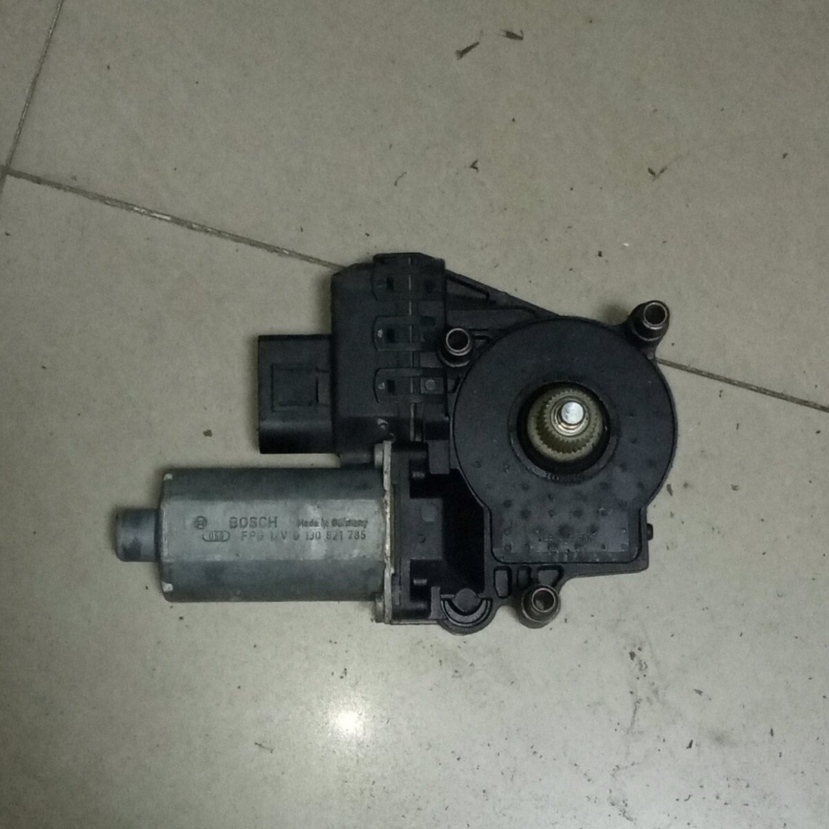 мотор склопідйомника дверей задніх правих Audi A6 C5 (1997-2004) 0130821785