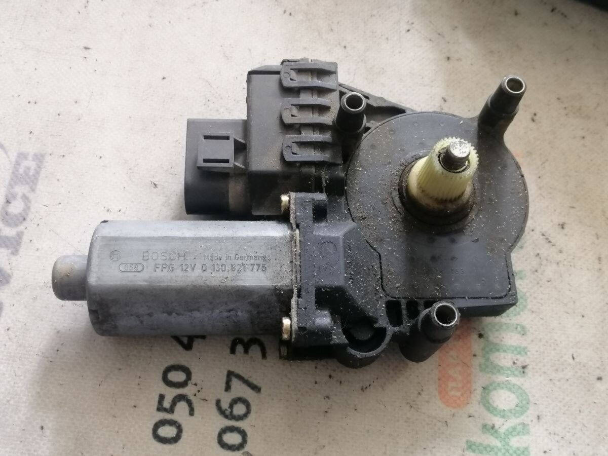 Мотор склопідйомника передній лівий Audi A6 C5 (1997-2004) 0130821775