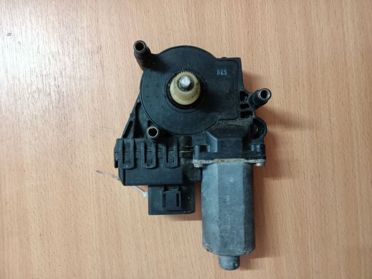 Мотор склопідйомника передній лівий Audi A6 C5 (1997-2004) 0130821775