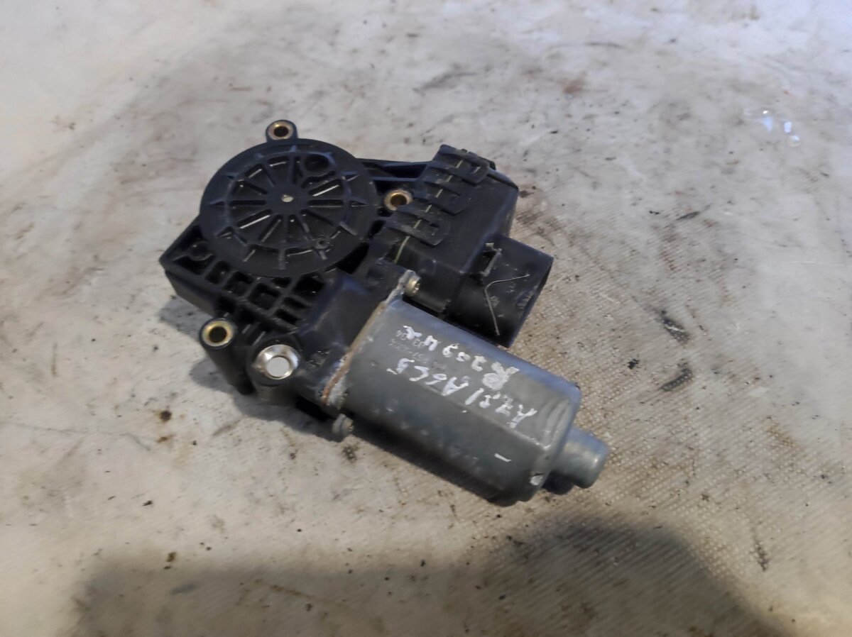 Моторчик склопідйомника задніх правих дверей Audi A6 C5 (1997-2004) 130821785