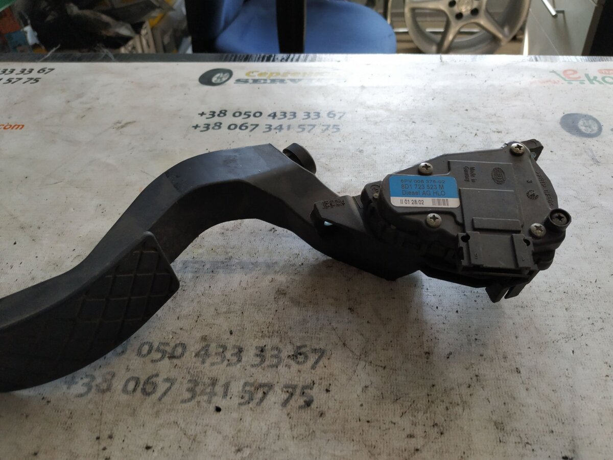 Педаль газу Audi A6 C5 (1997-2004) 8D1723523M